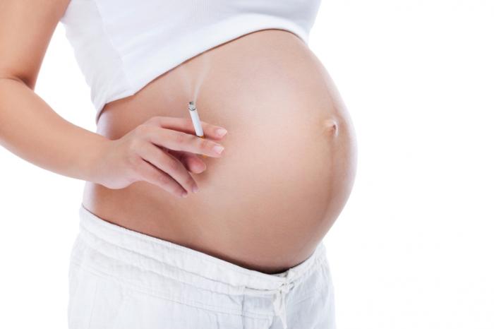 pregnant-woman-smoking