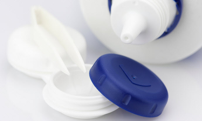 Análisis de diferentes soluciones de mantenimiento de lentes de contacto