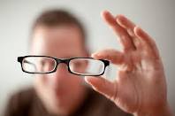 ¿Cuál es el riesgo de desprendimiento de retina después de cirugía de la catarata?