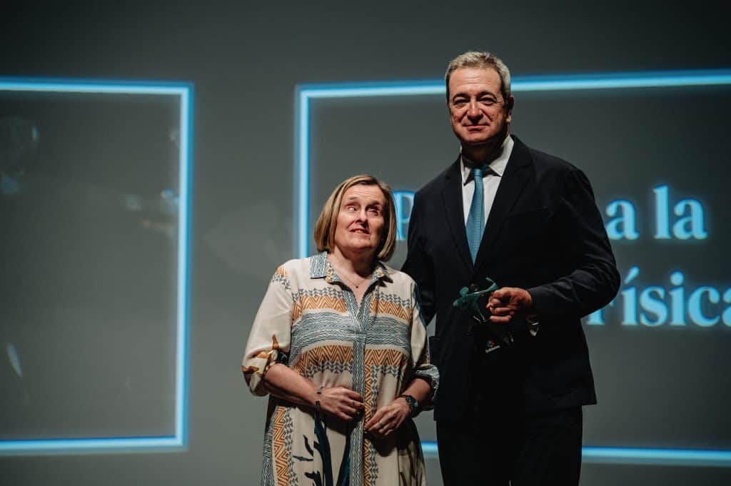 Qvision Grupo Social ONCE premia la Solidaridad del Dr. Joaquín Fernández FOTO CENTRAL